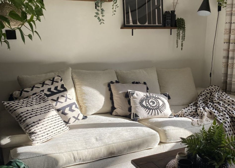 how to arrange cushions on your bed.