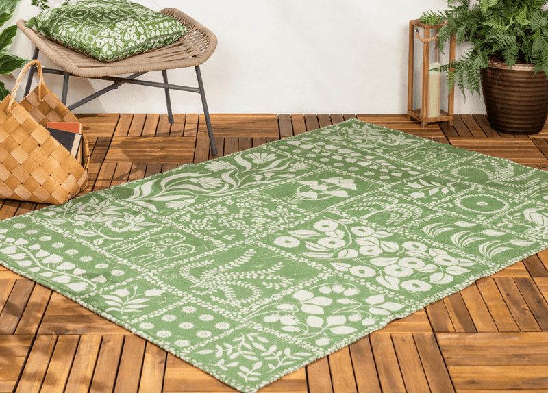 introducing… outdoor rugs that make a statement.