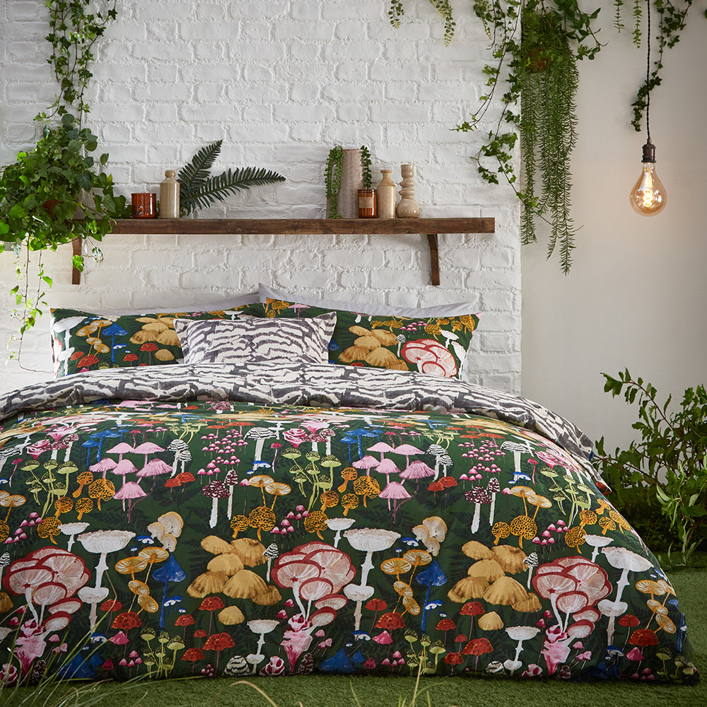 Abstract Green Bedding - Amanita Mushroom Duvet Cover Set Forest Green furn.