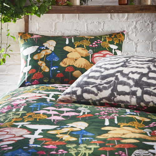 Abstract Green Bedding - Amanita Mushroom Duvet Cover Set Forest Green furn.