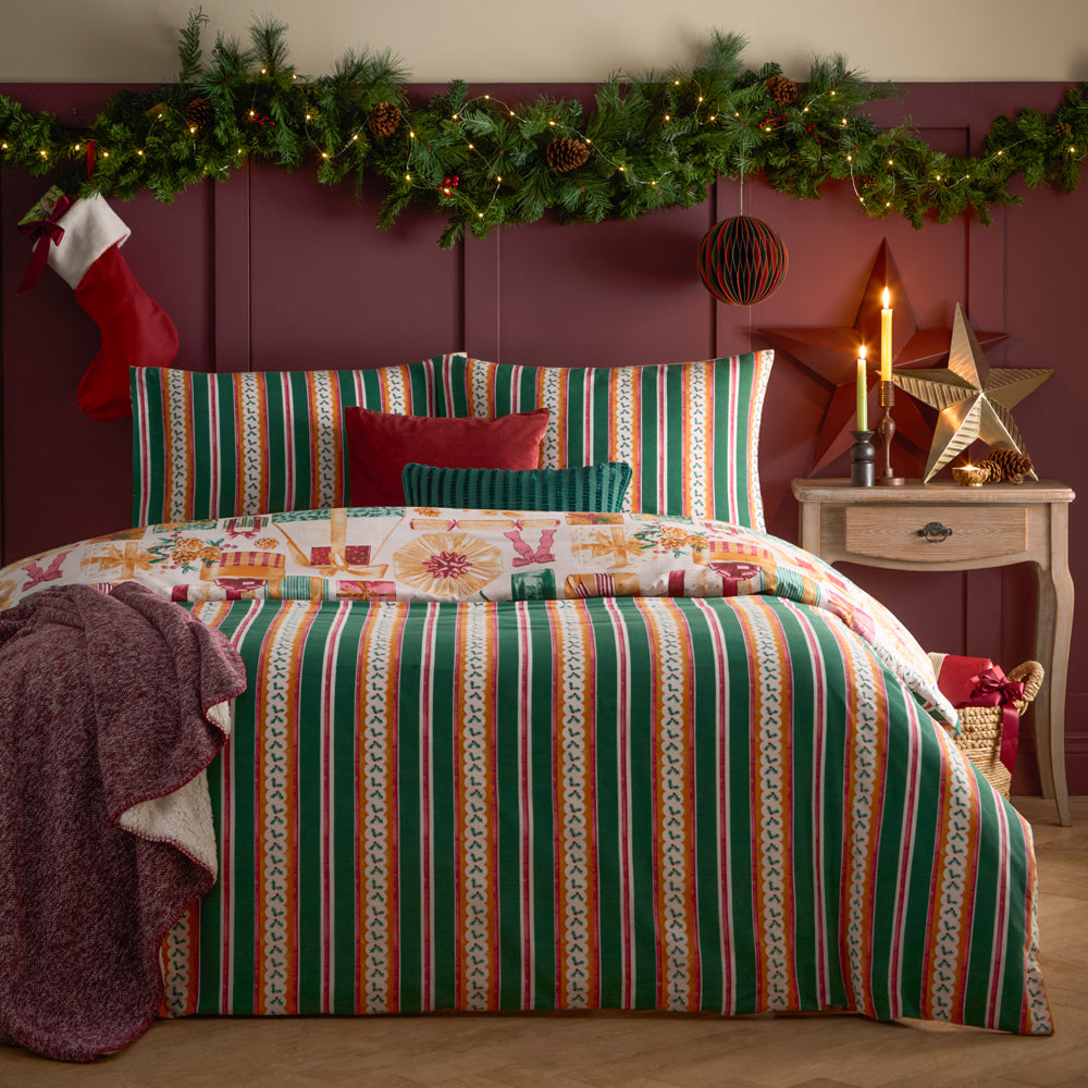 All Wrapped Up Reversible Printed Duvet Cover Set Emerald/Red