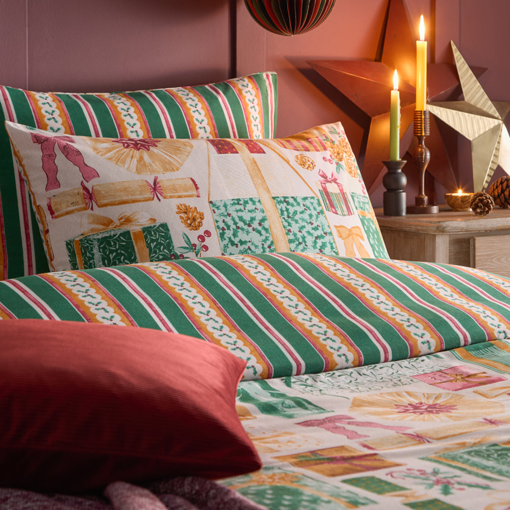 All Wrapped Up Reversible Printed Duvet Cover Set Emerald/Red