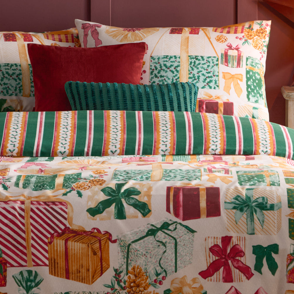 All Wrapped Up Reversible Printed Duvet Cover Set Emerald/Red