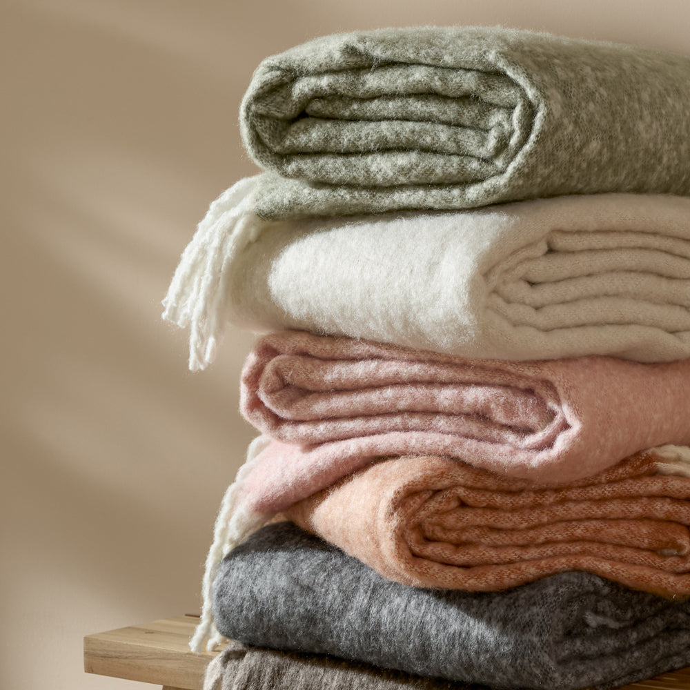 Cozy Woven Tasselled Throw Charcoal