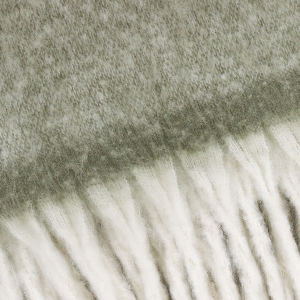 Cozy Woven Tasselled Throw Green