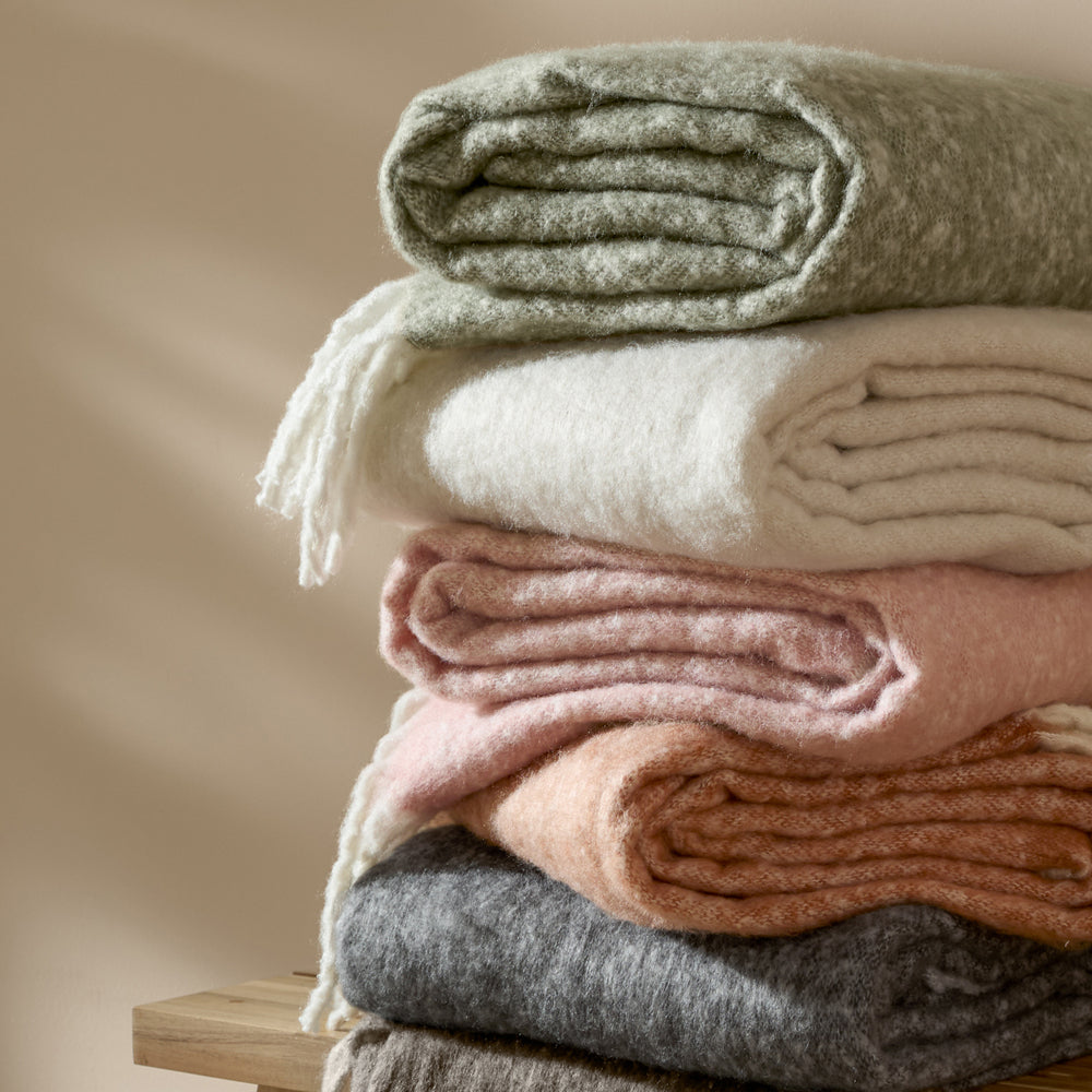 Cozy Woven Tasselled Throw Rust