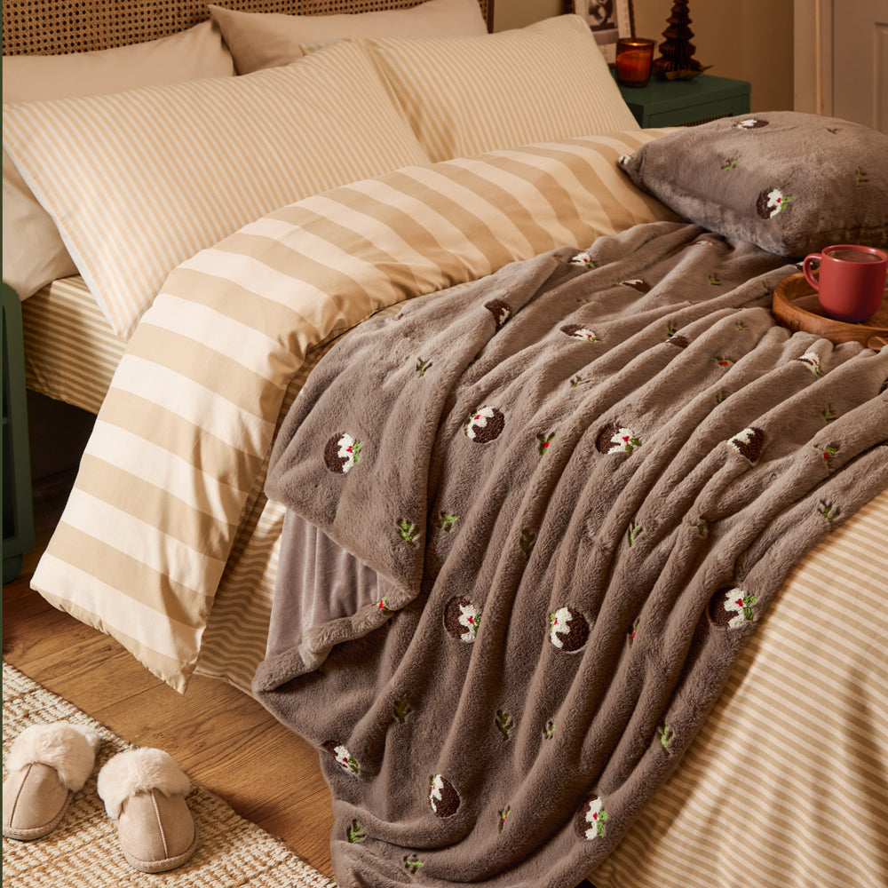 Festive Puddings Faux Fur Throw Mocha