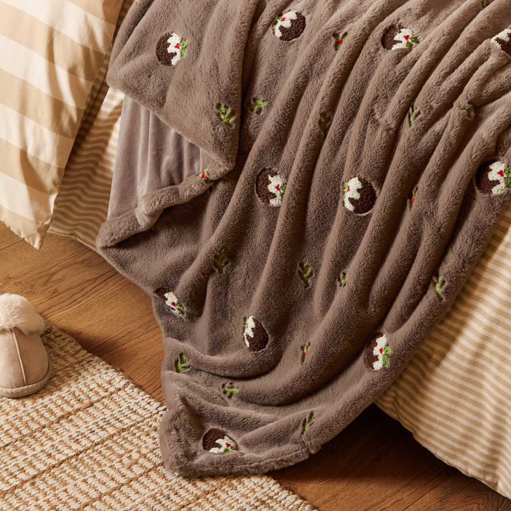 Festive Puddings Faux Fur Throw Mocha