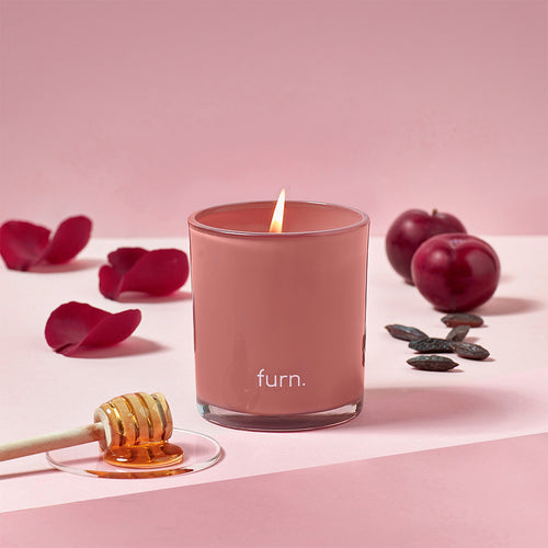  Pink Home Fragrance - Bee Deco Divine Bergamot, Honey, Plum + Tonka Scented Glass Candle Blush furn.