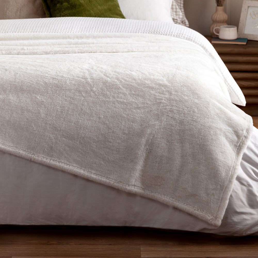 Kallu Double-Sided Faux-Fur Throw Ecru