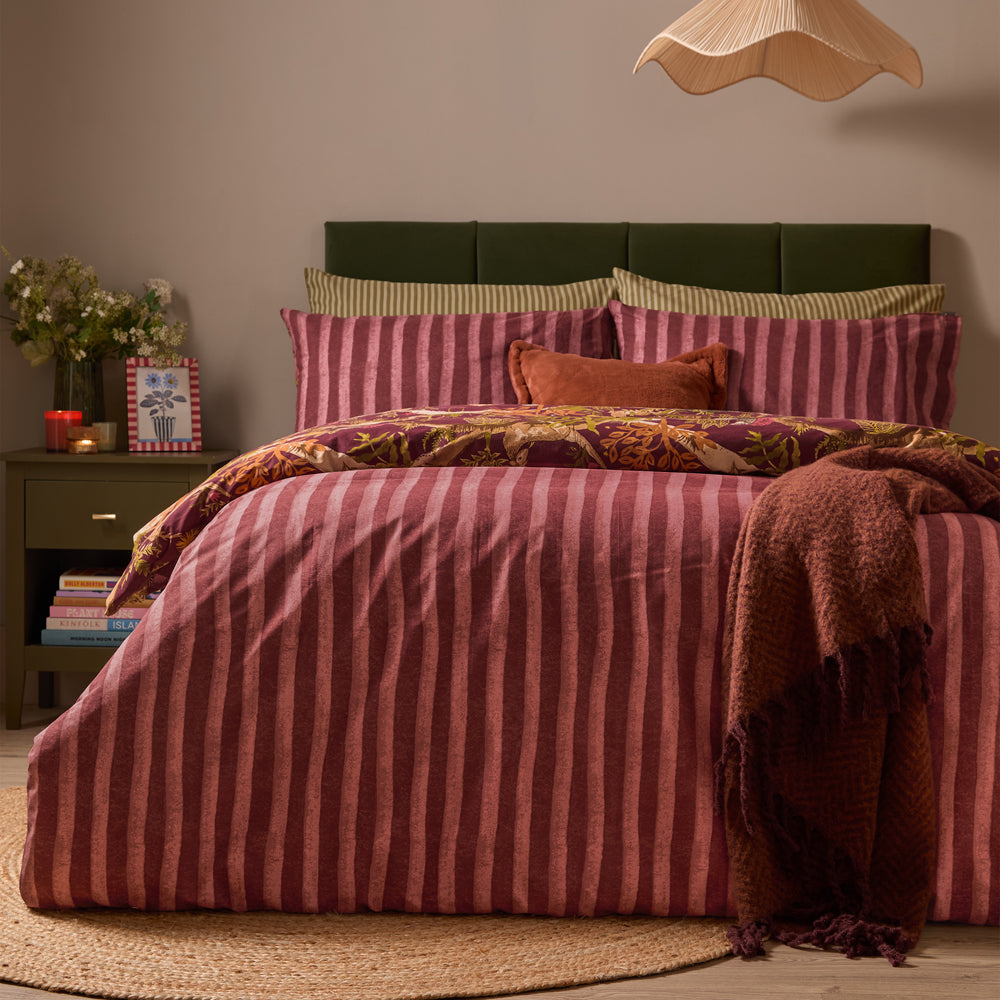 Nya Woodland Reversible Duvet Cover Set Burgundy