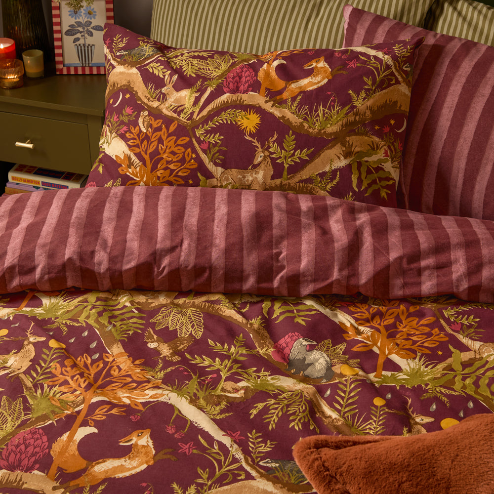 Nya Woodland Reversible Duvet Cover Set Burgundy