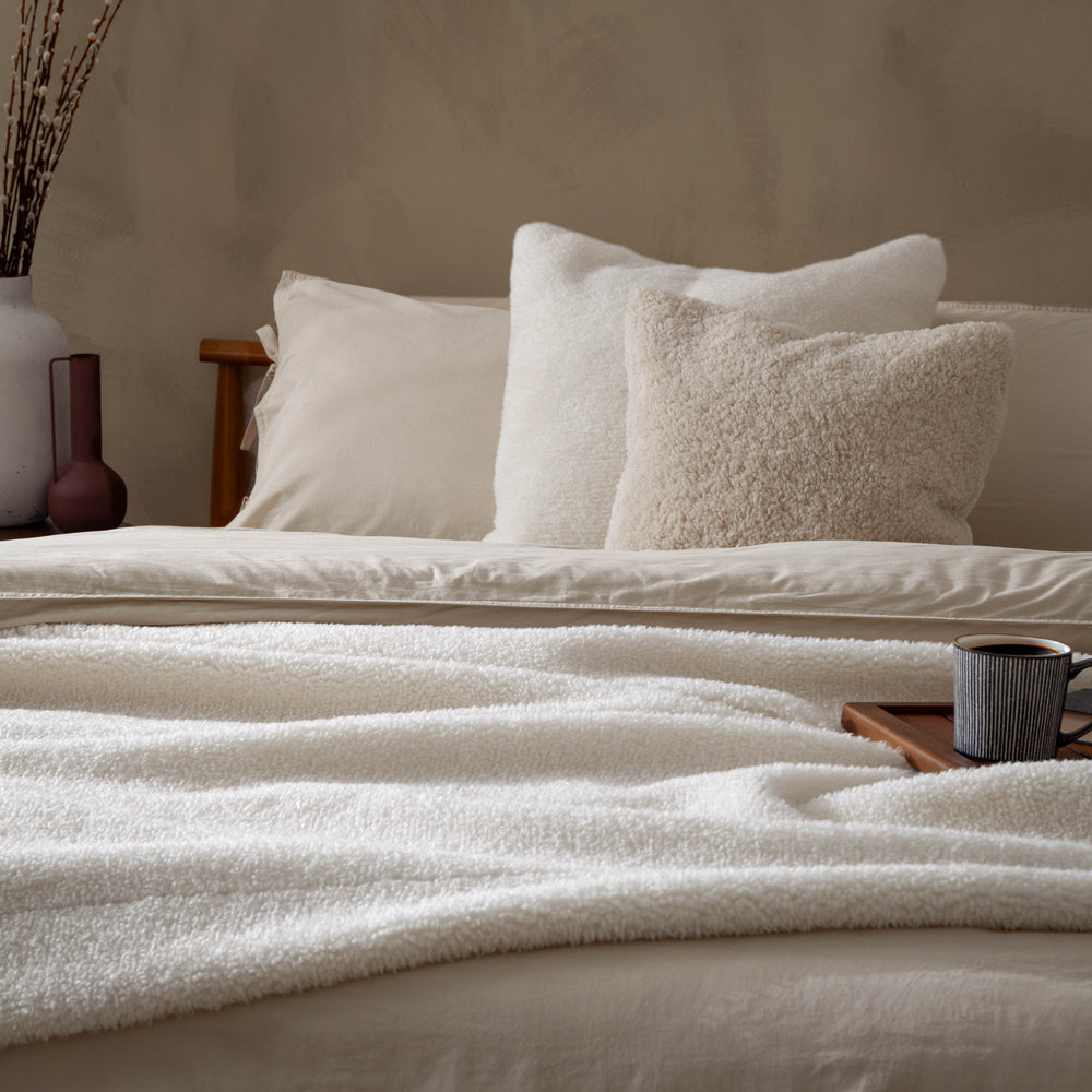 Olann Shearling Fleece Throw Ecru