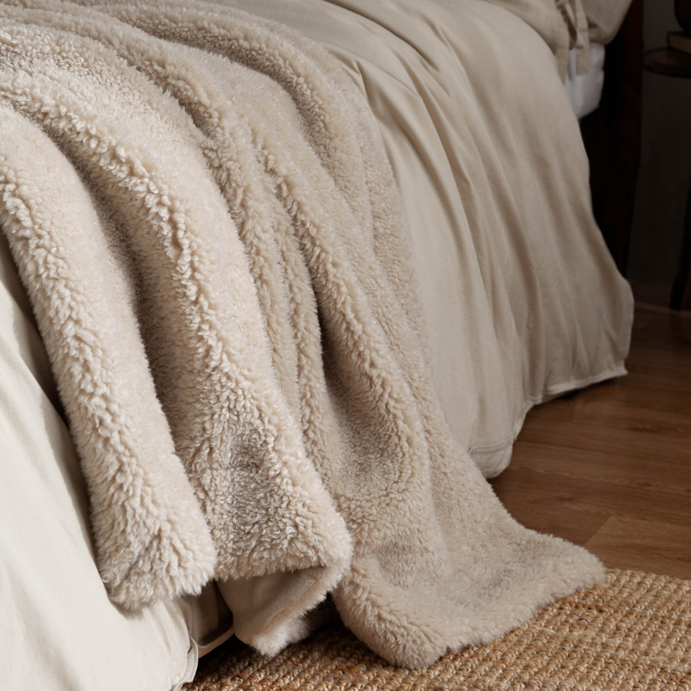 Olann Shearling Fleece Throw Natural