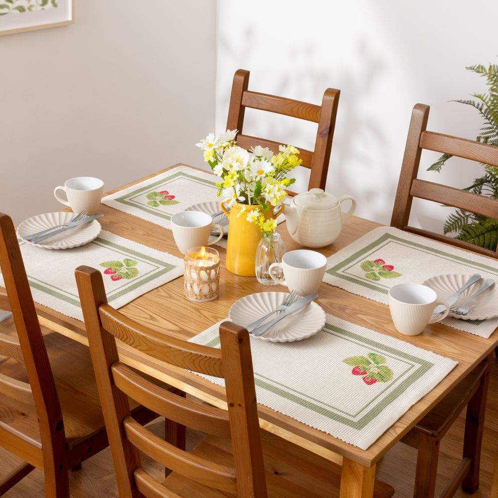 Strawberry Set of 4 Indoor/Outdoor Placemats Green