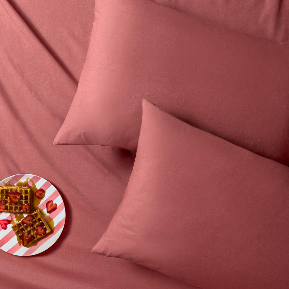 The Plain One Pillowcase Pair Raspberry