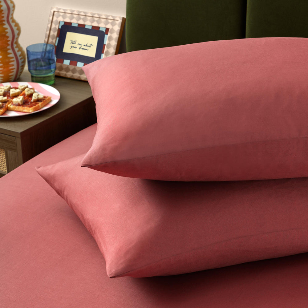 The Plain One Pillowcase Pair Raspberry