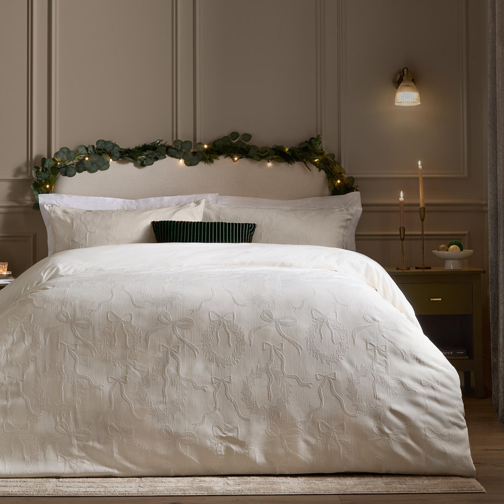  Cream Bedding - Winter Wreath Jacquard Duvet Cover Set White Paoletti