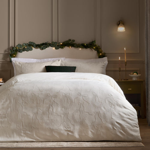  Cream Bedding - Winter Wreath Jacquard Duvet Cover Set White Paoletti