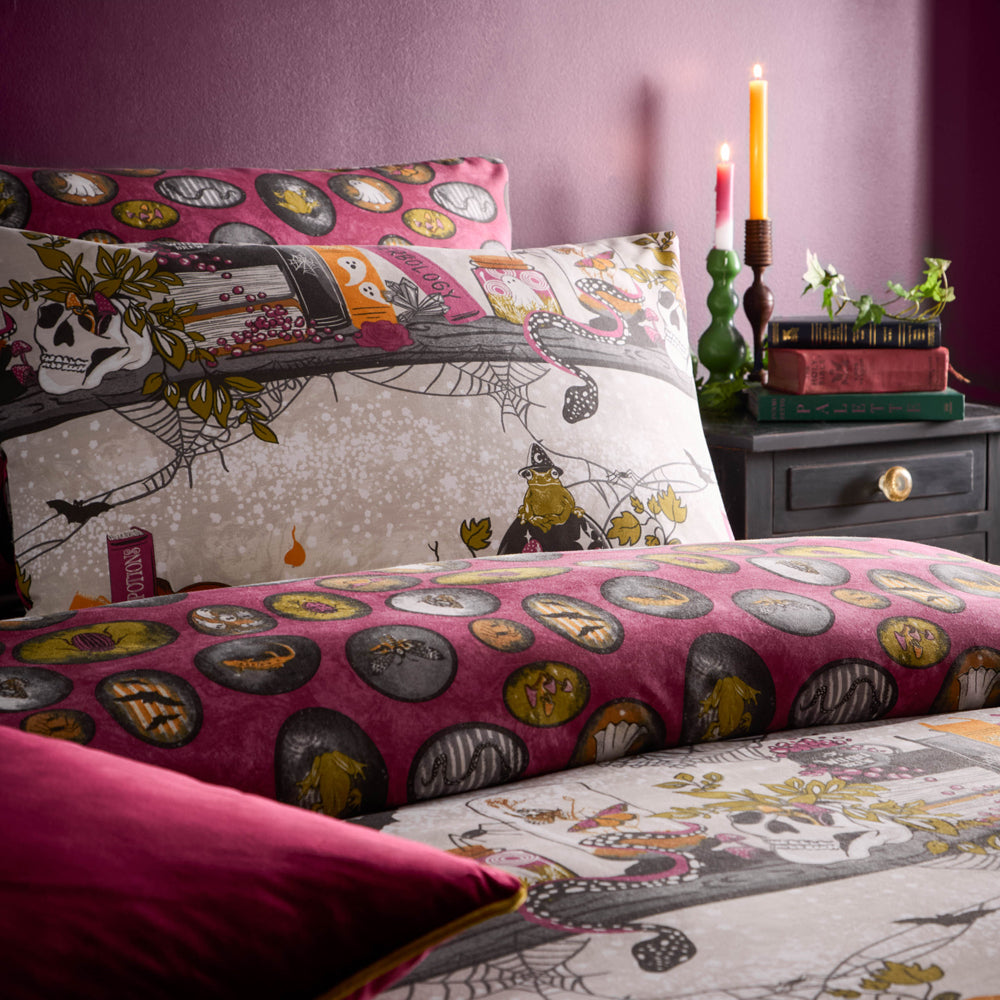 Witchy Tales Printed Reversible Duvet Cover Set Multicolour